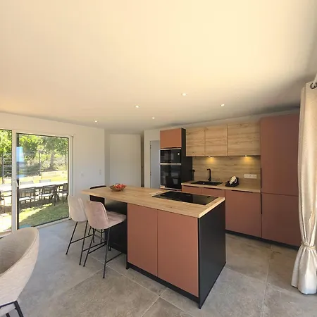 Maison Avec Piscine - Vue - 6 Personnes Monacia-d'Aullene