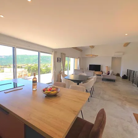 Maison Avec Piscine - Vue - 6 Personnes